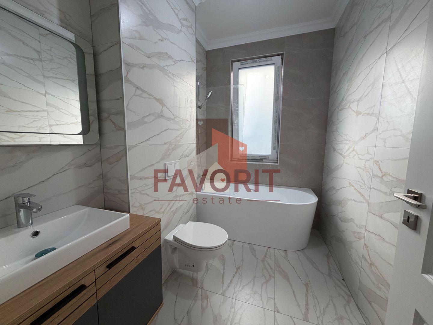 Suprafata generoasa.Terasa acoperita si incalzita. 2 locuri de parcare - Poză 8