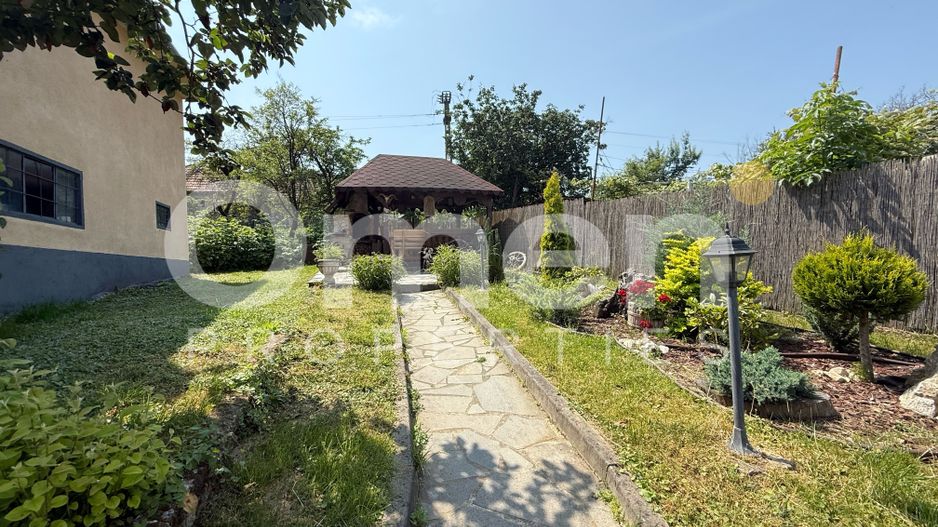 Casă cu 2 anexe transformate în locuințe, teren generos de 9 ari – Groși - Poză 6