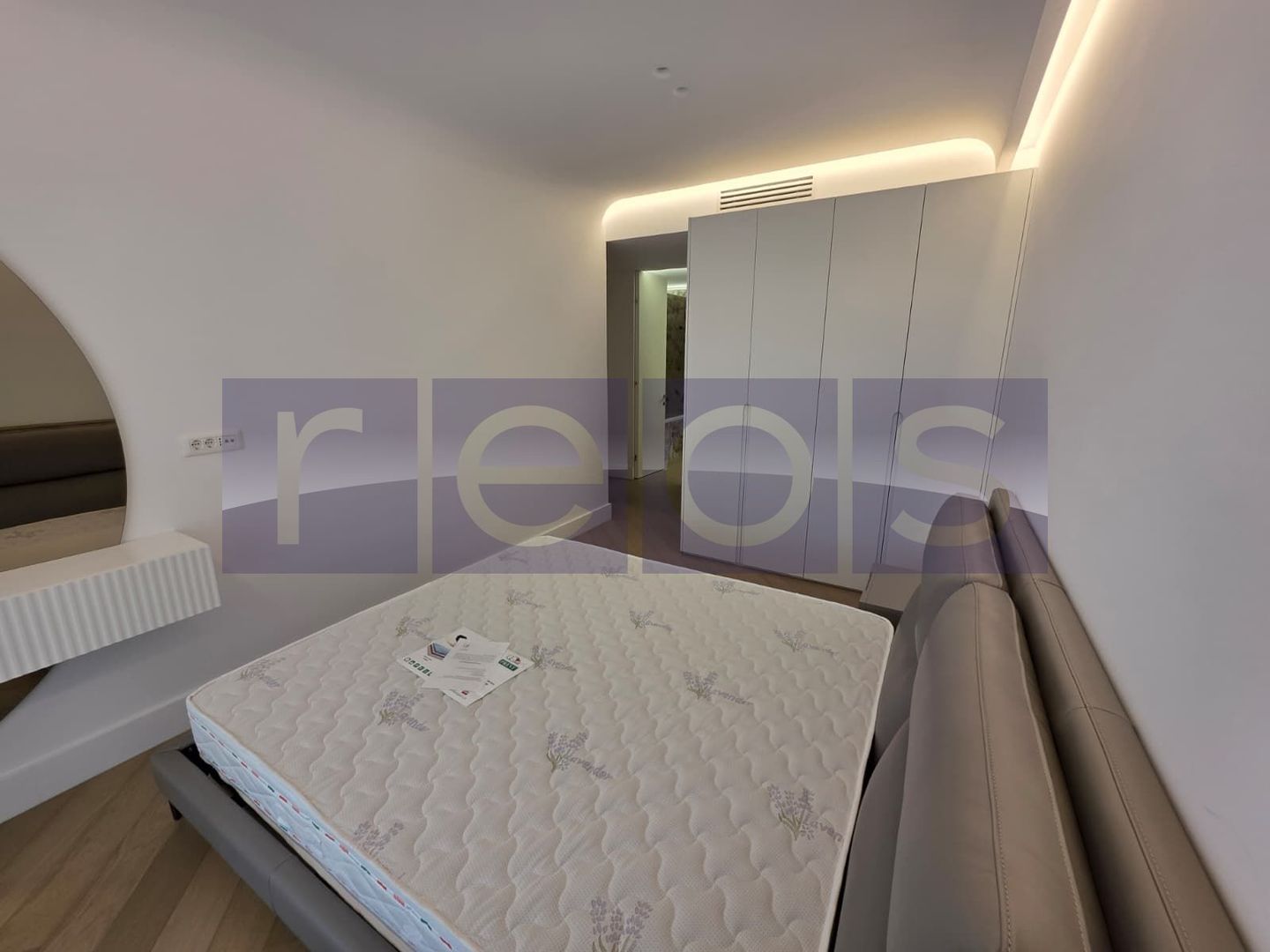 VANZARE APARTAMENT 101MP | 3 CAMERE | MOBILAT-UTILAT LUX | TERASA 26MP - Poză 9