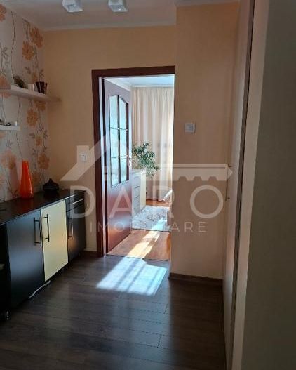 Vând apartament cu 3 camere în Tudor,strada Livezeni - Poză 4
