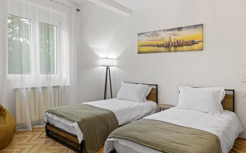 Inchiriere apartament 3 camere in vila | Domenii | Intrare si curte proprie - Poză 6