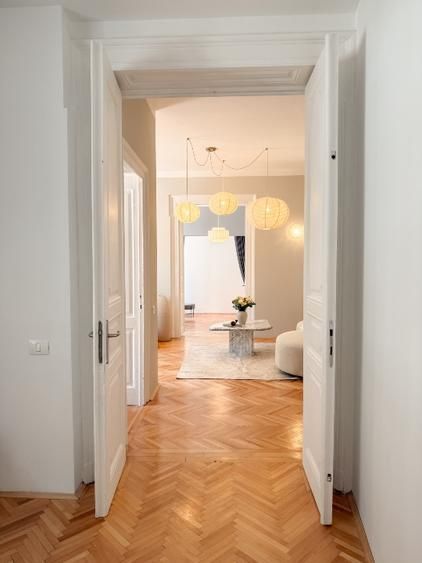 Rare Find | Apartament de Design în casă - Poză 1