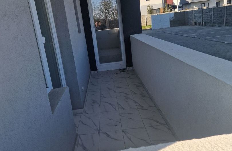Apartament 2 camere Decomandat parter Giroc. - Poză 1
