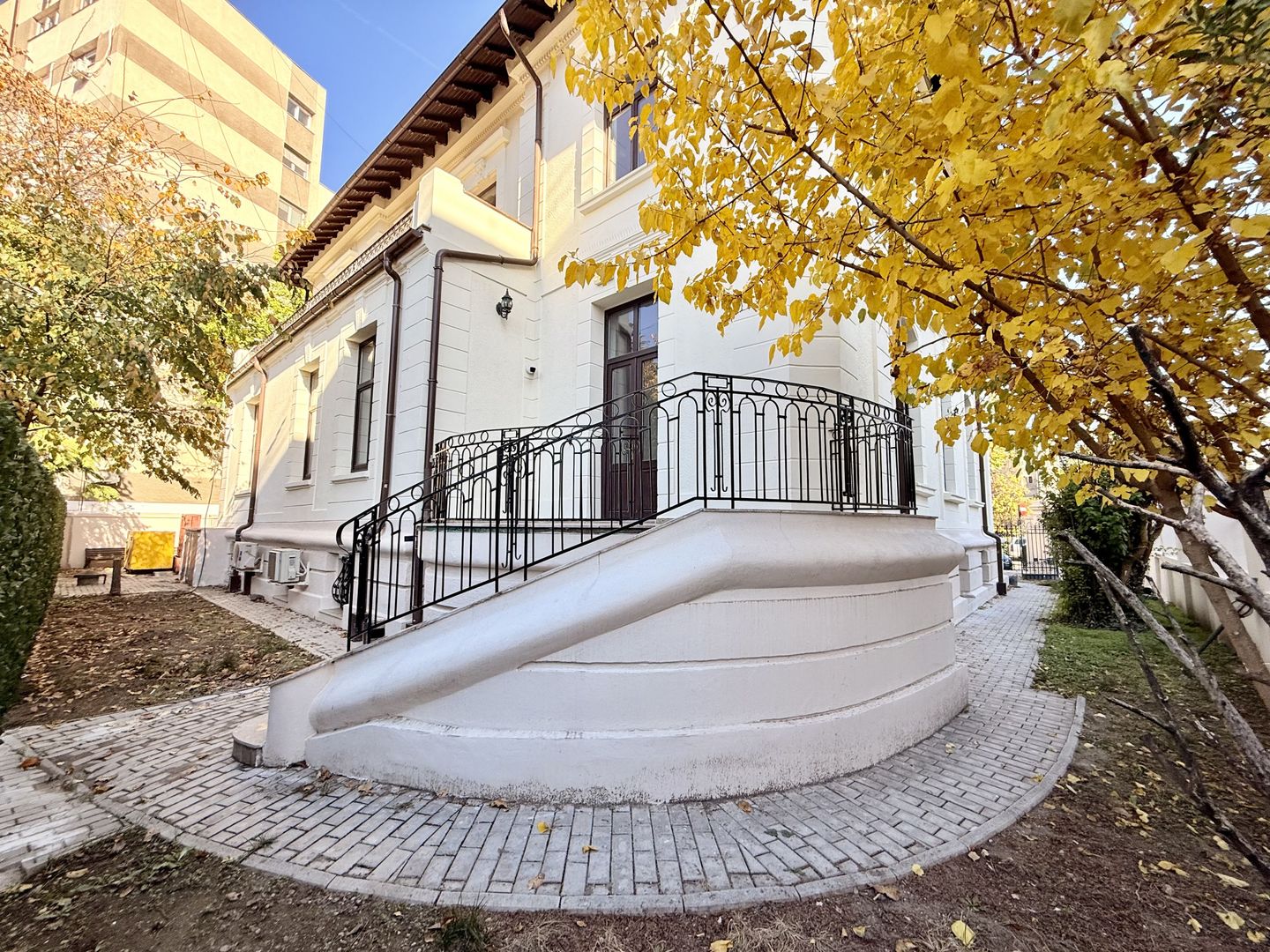 Vila 626 mp utili parcare Gradina Icoanei Dacia - Poză 1