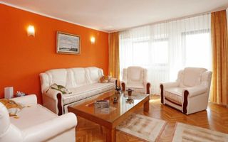 Piata Victoriei, Buzesti - Poză 1