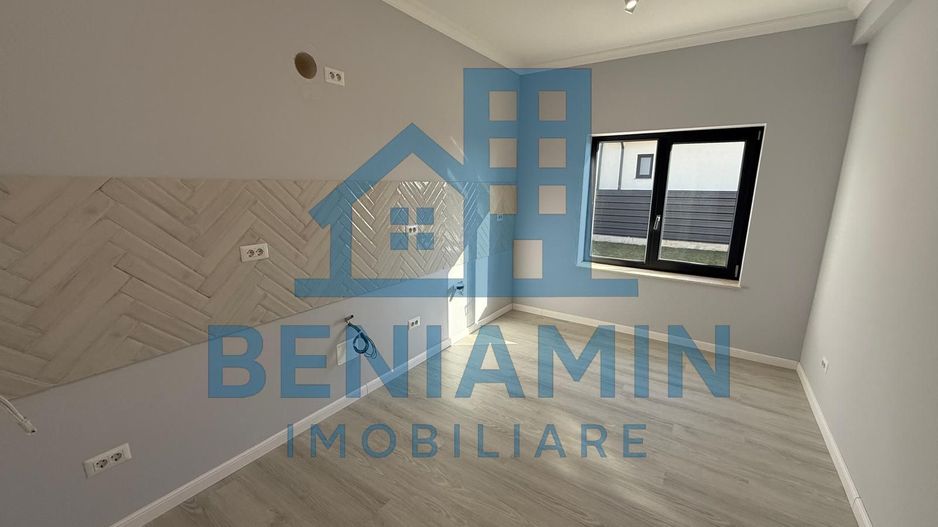 Casa Moderna-Damila-3 dormitoare-curte amenajata-La cheie-Asfalt - Poză 3