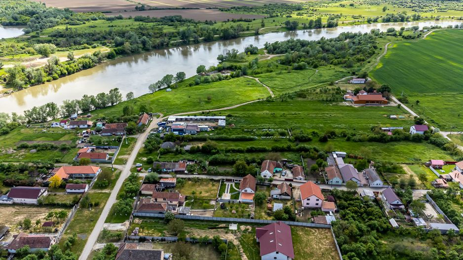 Teren intravilan Mândruloc - Poză 3