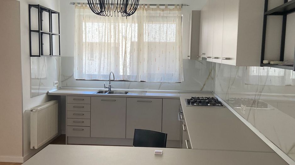 Vilă 4 camere | Vis-a-vis Porsche Nord | Pipera | Curte 200 mp | Garaj - Poză 4