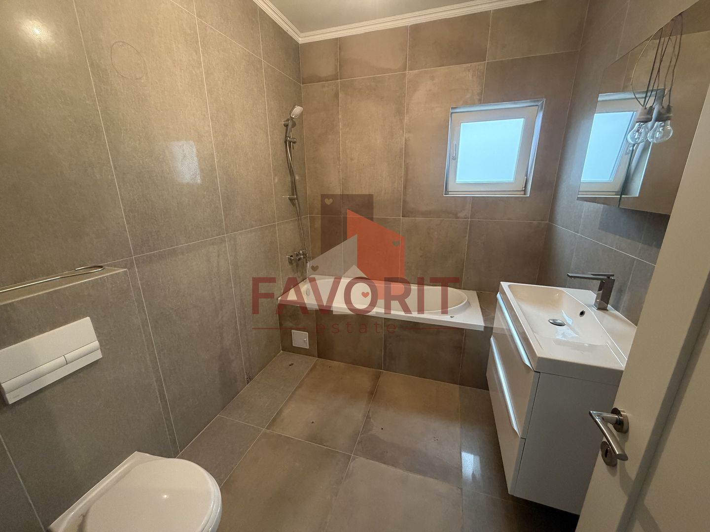 Finisat la cheie. Acces asfaltat. Disponibil imediat - Poză 10