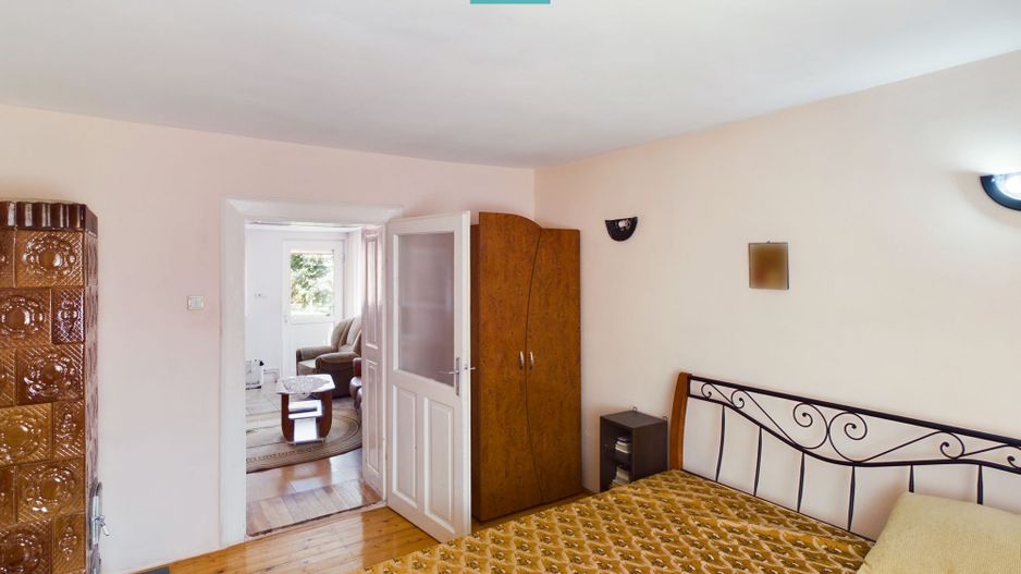 Casă cu 7 camere și 2 băi in Grădiște - Poză 13