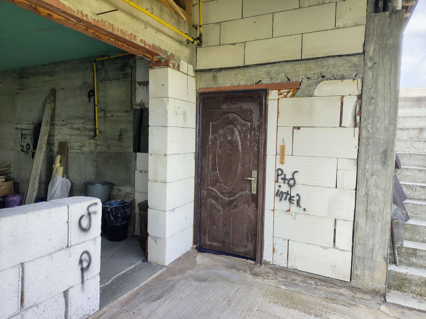 Casă la roșu,  – Oradea, str. Caișilor. 175 000 E . Comision 0 - Poză 10