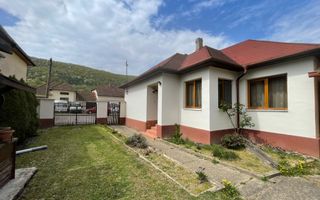 Casă de vânzare în Vașcău–natură, liniște și confort modern- 72000 Eur - Poză 1