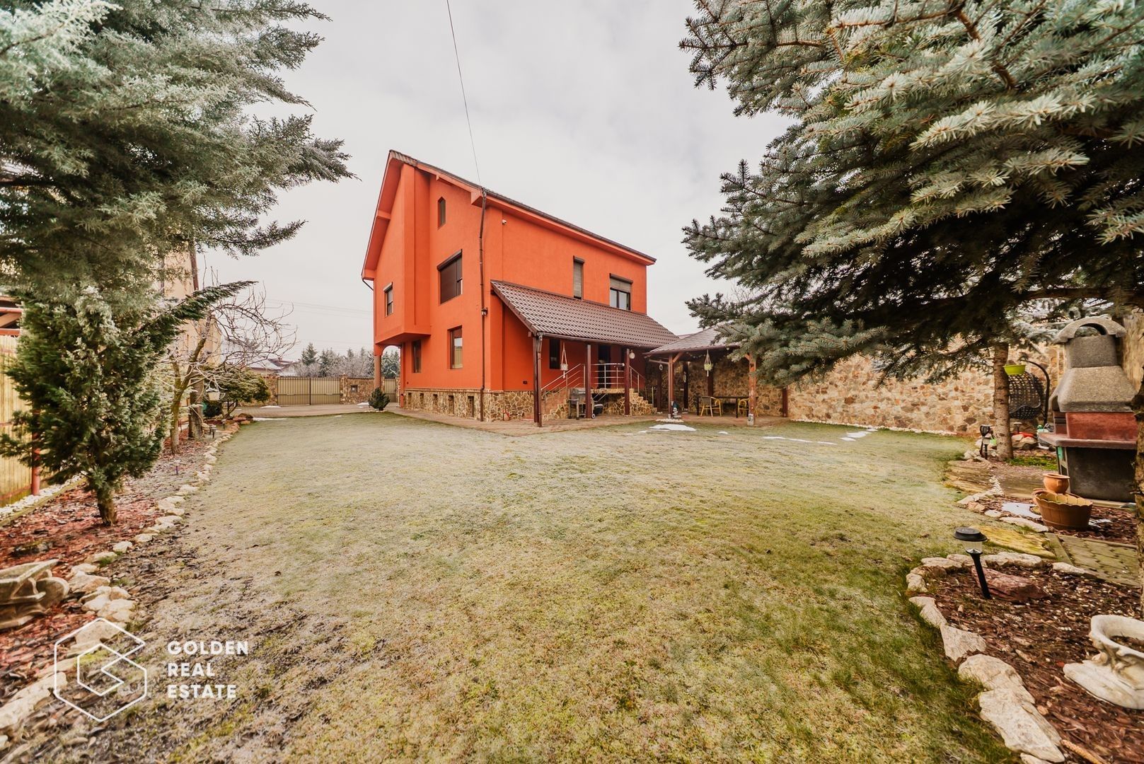 Vila de lux, D+P+E+M, Gradiste, la cheie, 300mp, 6 camere, teren 580mp - Poză 1