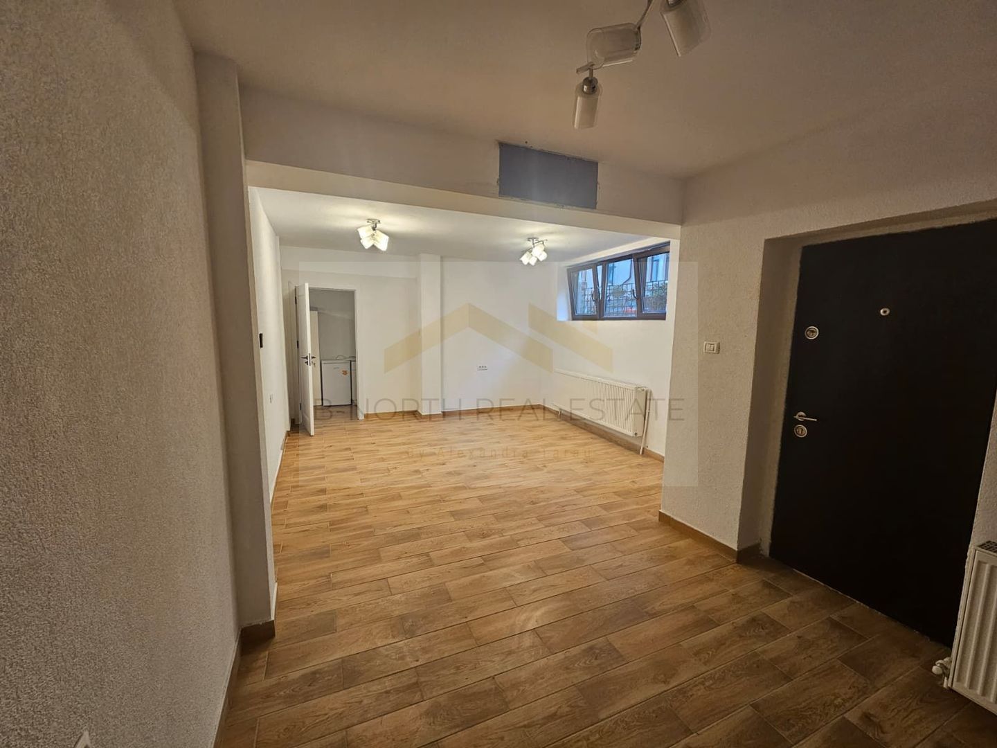 Spațiu de închiriat 26 mp | Piața Victoriei | Ideal birou, beauty sau servicii - Poză 3