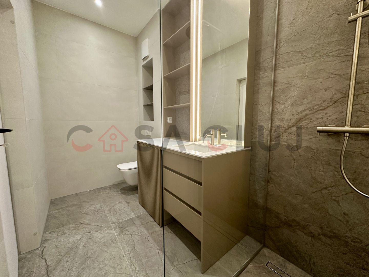 Apartament ultrafinisat, spatios. Parcare! Bloc Nou! Zona Fsega! - Poză 8