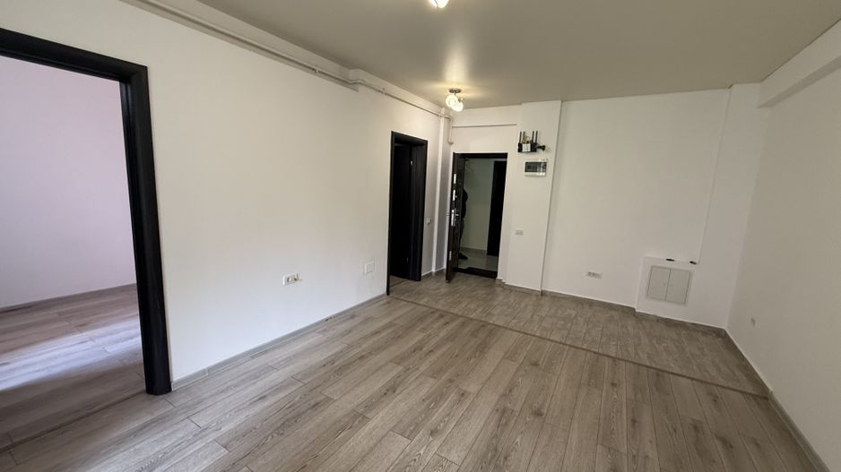 Garsonieră dublă 39mp- living + dormitor + balcon mare - Etaj 1 - Poză 3