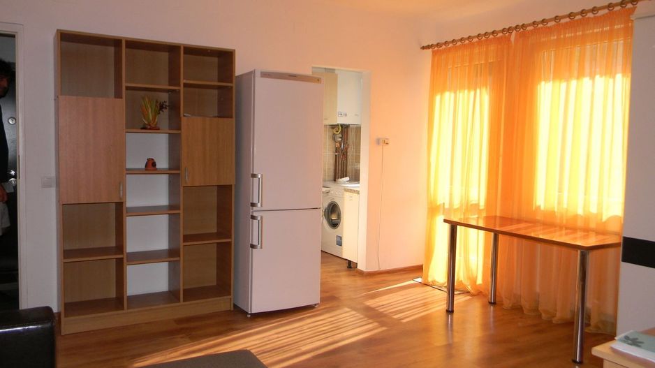 Garsoniera FAGET ,bloc de apartamente! - Poză 1