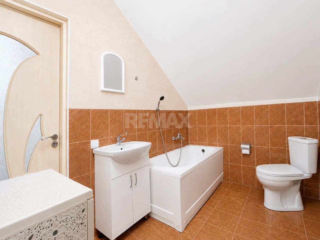 Casă generoasă cu 2 Nivele și confort modern – 10 Ari, Băcioi (sat Frumușica) - Poză 19