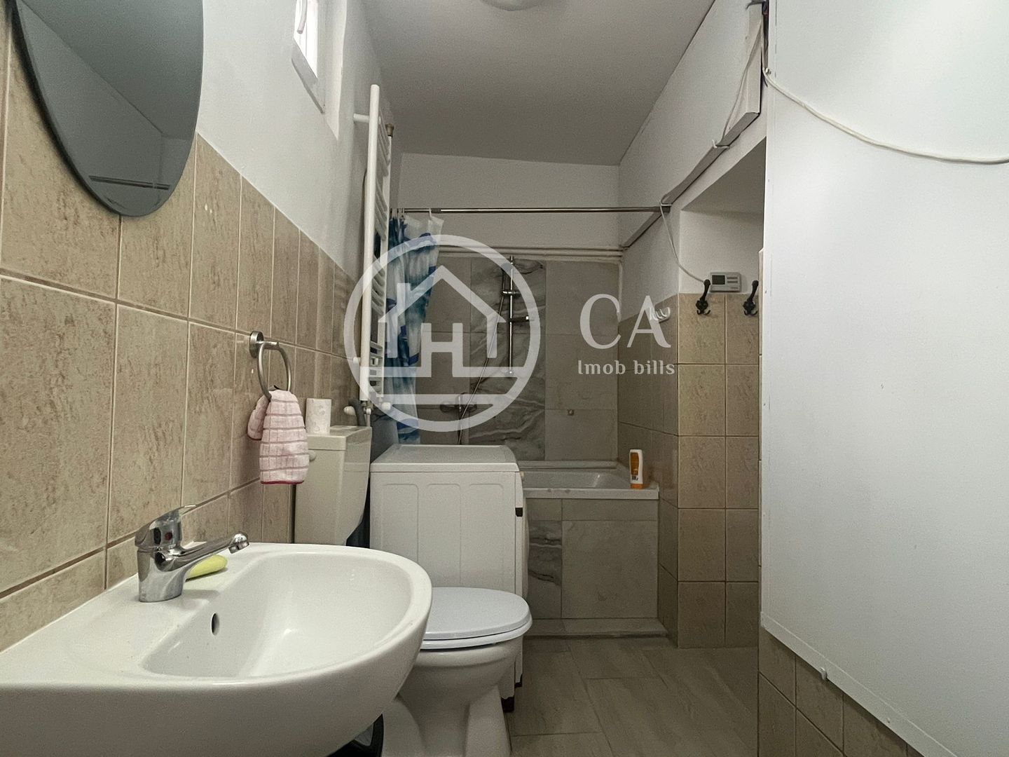 Casă de închiriat cu 3 camere în zona Episcopia, Oradea. - Poză 3