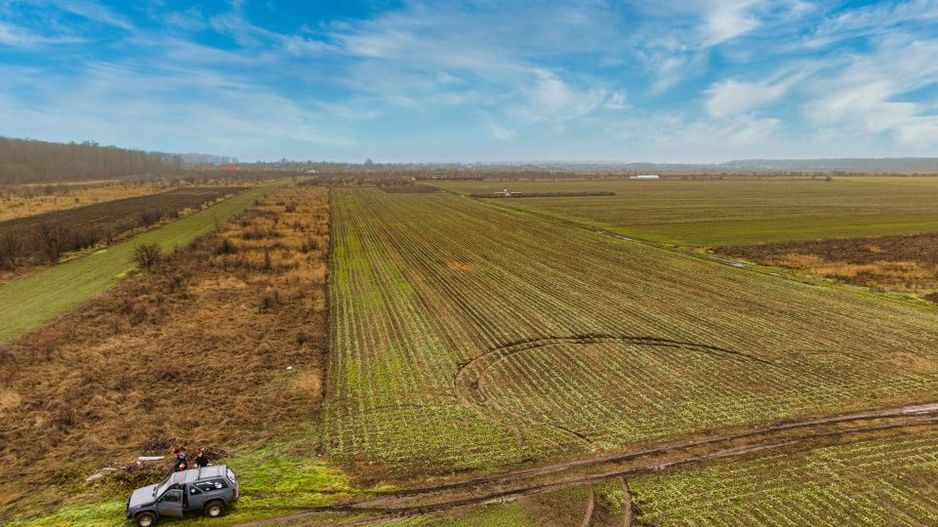Teren intravilan 5040 mp, deschidere dubla - Poză 1