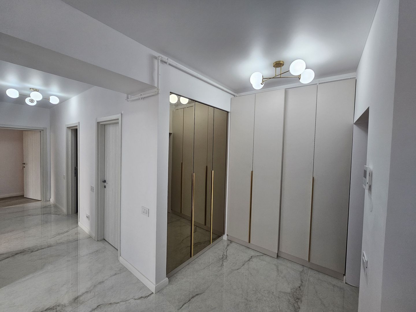 NOU ! PRIMA INCHIRIERE Apart 3 cam cu terasa 8 mp +loc de parcare - Poză 3