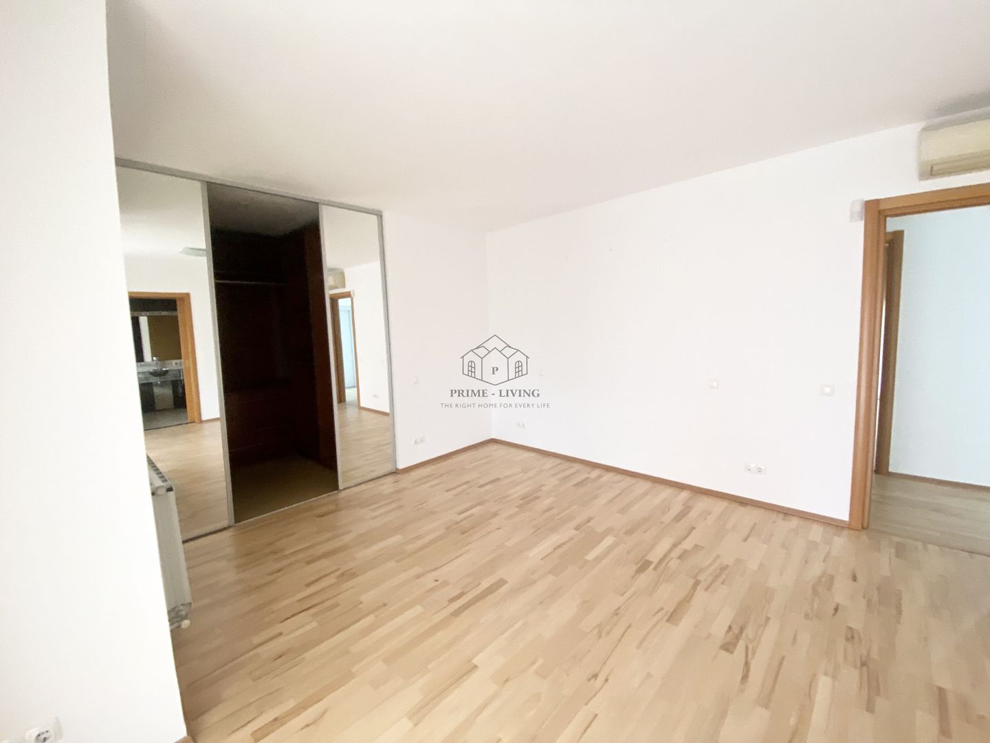 VILA CU 7 CAMERE IN COMPLEX REZIDENTIAL IN IANCU NICOLAE - Poză 4