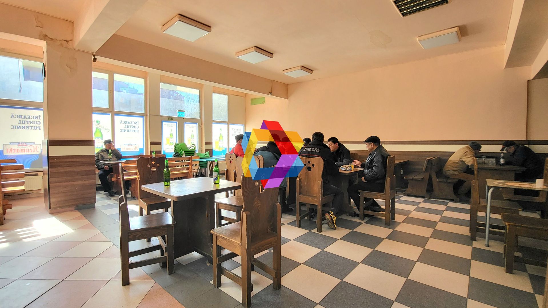 Spatiu comercial - 172 mp cu vad comercial intens - Poză 2