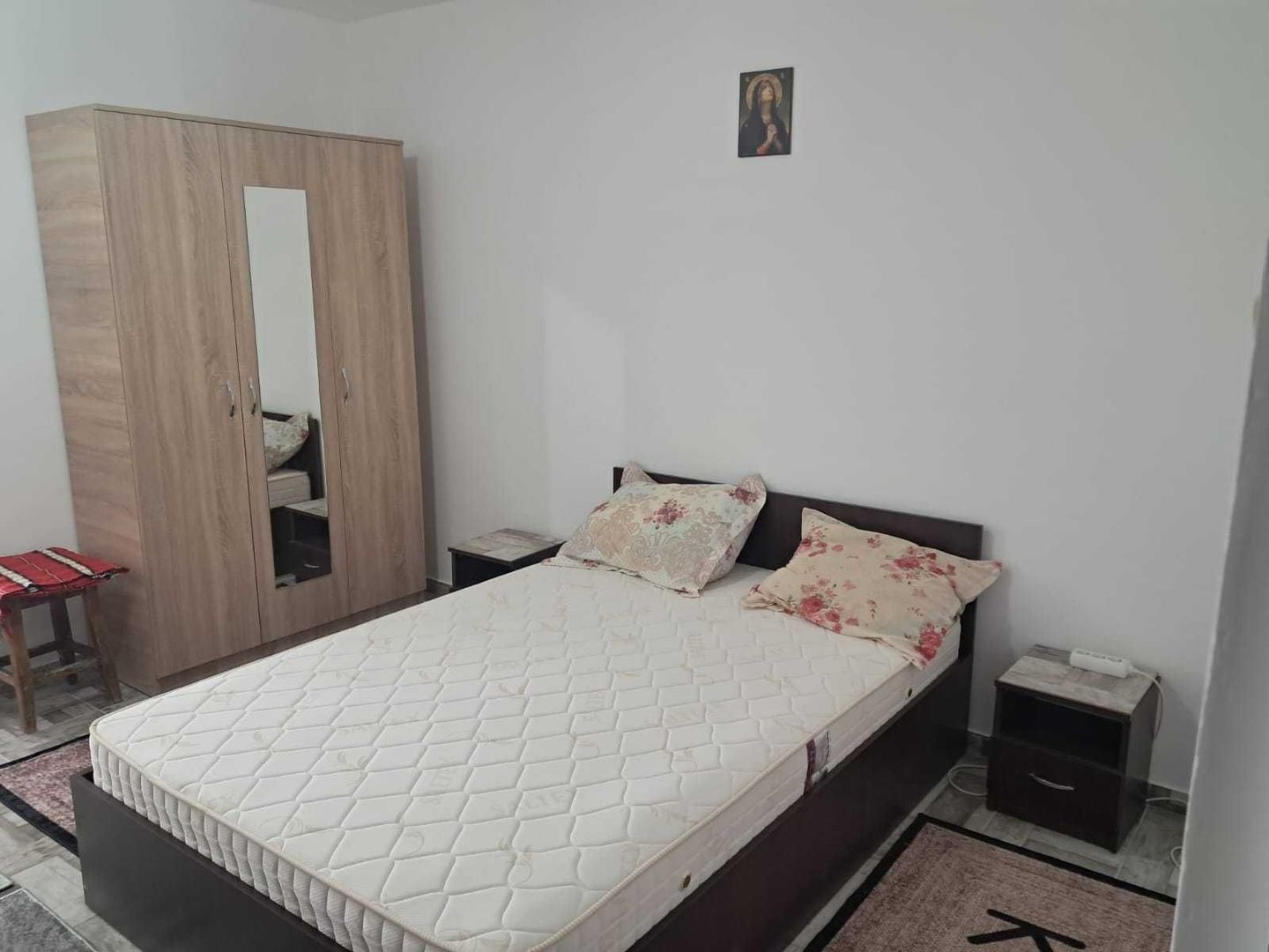 Garsoniera renovata, Costin Georgian, mobilata complet, metrou aproape - Poză 1