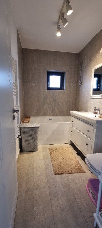 Apartament premium 73,2 mp + 2 balcoane  Etaj 1 parcare  in Șelimbăr - Poză 9
