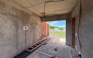 Eleganță și natură: vilă urbană exclusivistă în Tunari - Poză 10