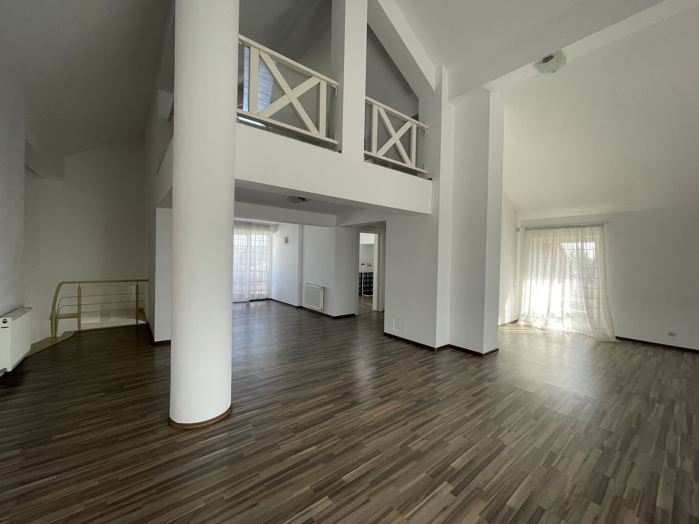 Vilă Individuală Spațioasă în Zona Iancu Nicolae - Poză 8