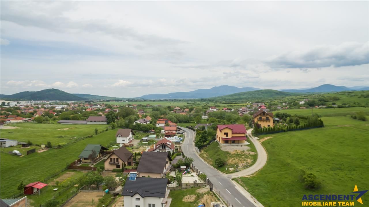 Teren intravilan, pe 1.500 mp, deschidere la asfalt, Zarnesti, Brasov - Poză 2