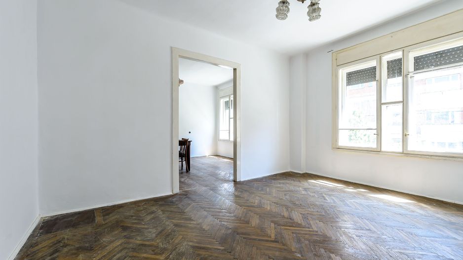 Apartament la etajul 1 în zona Pieței Reconcilierii. - Poză 1