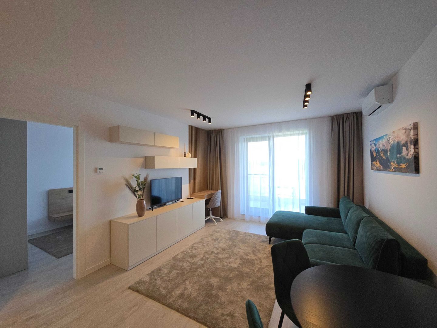 Prima inchiriere!Apartament cu 2 Camere-Vedere Padure,Luminos,Parcare - Poză 2