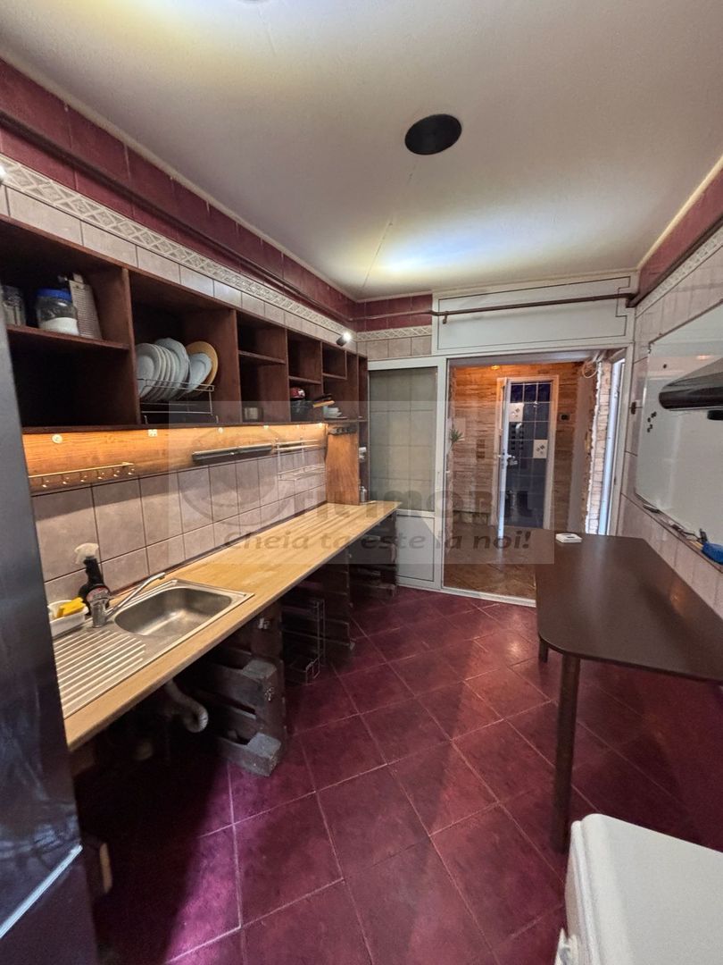 Apartament 3 camere Decomandat, et. 1, bulevard GARA - 139,900 EURO - Poză 2