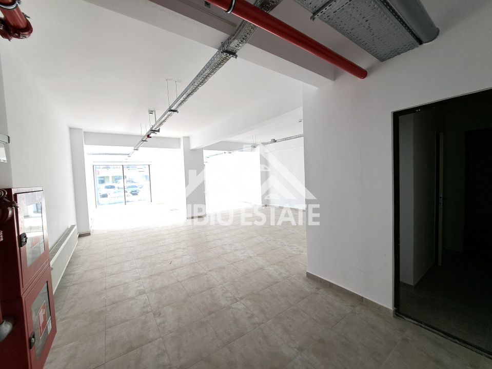 Spatiu comercial vad stradal, vitrine - Poză 7