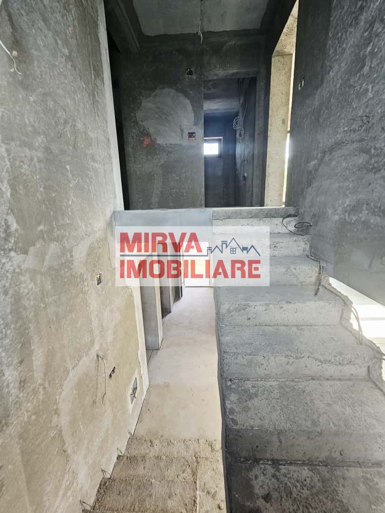 🏡 Vilă luminoasă, 4 camere, cu teren generos – Com. Plopu - Poză 32