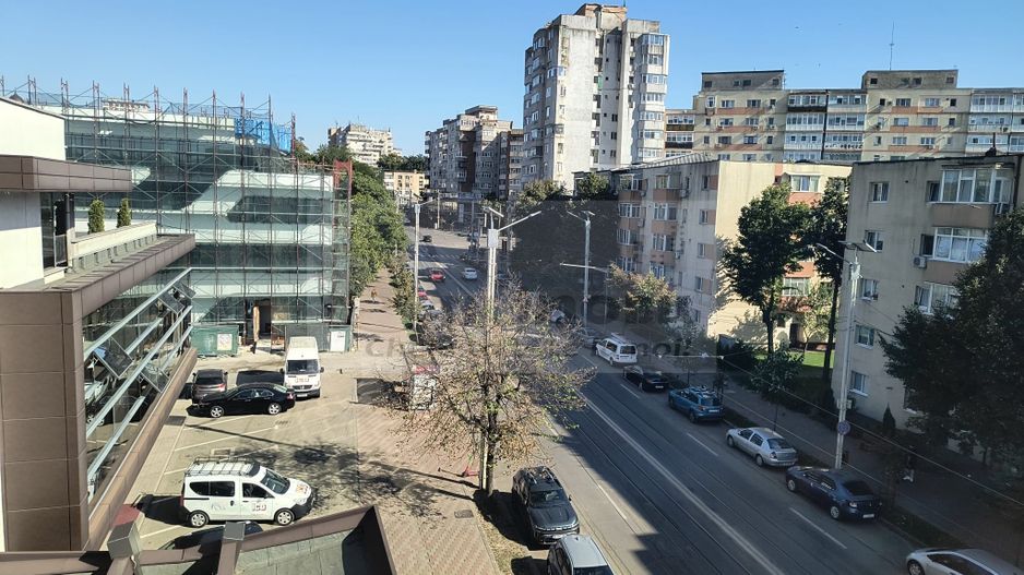 Apartament 3 camere central aproape de UMF-920 Euro, negociabil - Poză 3