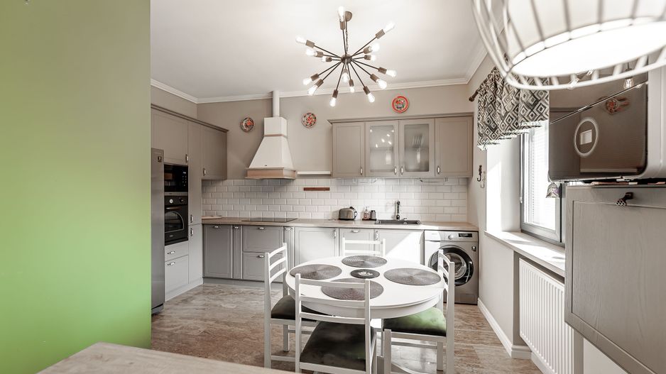 Apartament cu 3 camere ultracentral cu garaj - Poză 2