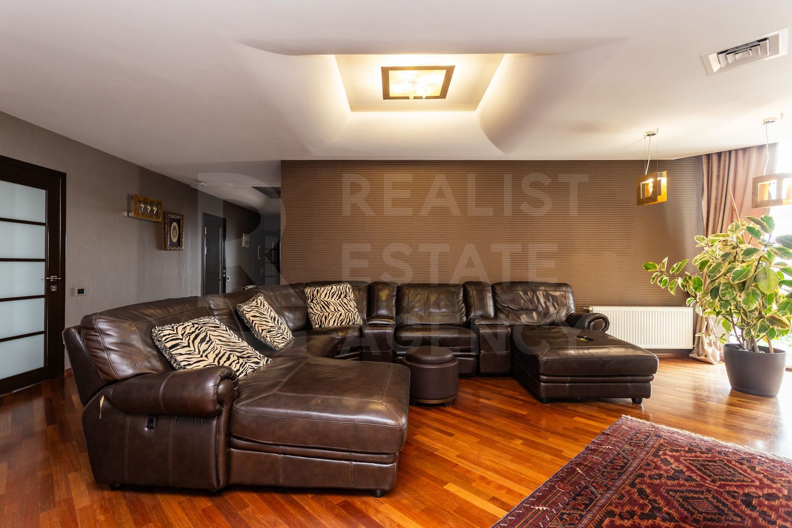 Chirie, apartament, 4 camere, strada Mihai Eminescu, Centru - Poză 4