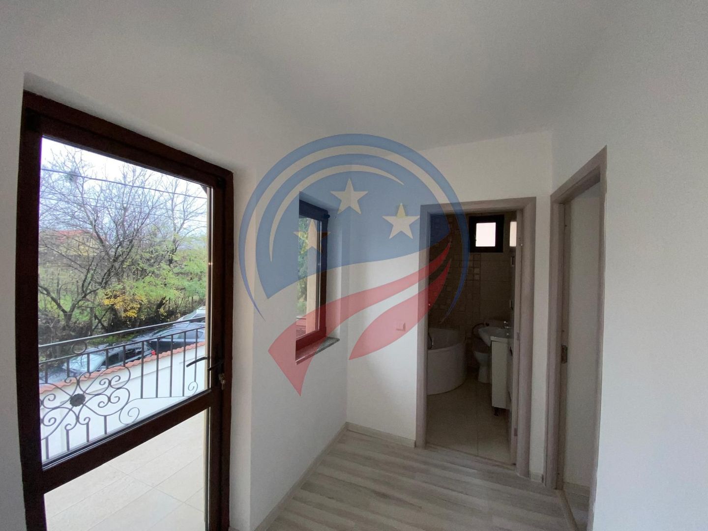 CASA FINALIZATA SI MOBILATA ZONA LAPUS - Poză 5