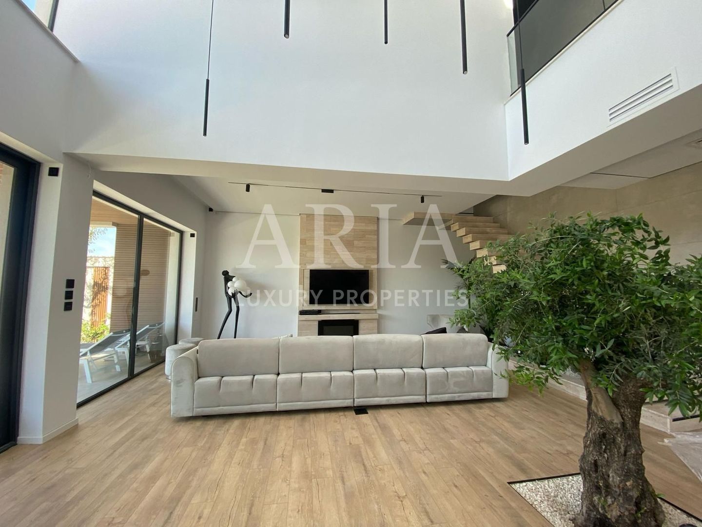 VILĂ UNICĂ | Corbeanca – Pădure | 550 mp | Picina si Buncar - Poză 1