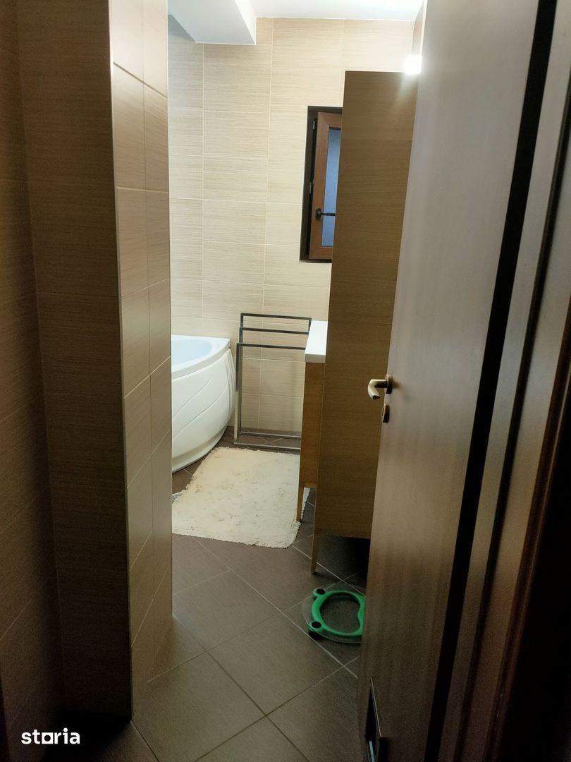 Apartament 3 camere, terasă, balcon închis, parcare - Poză 9