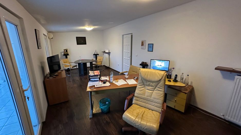 Cladire pretabila spațiu birouri/ clinica - Poză 13