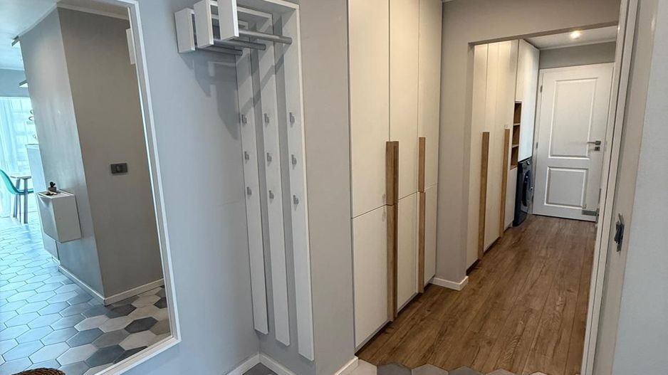 Vând apartament de lux 3 camere, decomandat, 72 mp, etaj 3/4 - Poză 1