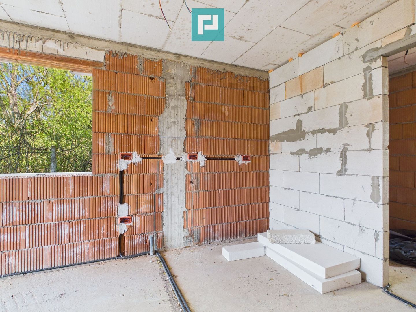 Casă individuală la cheie in Utvin - Poză 12