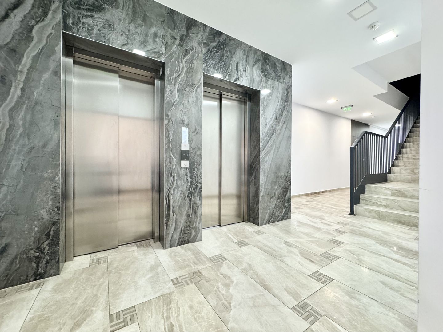 Apartament primitor, prima închiriere, cu parcare subterana, Aradulului-Iris - Poză 24