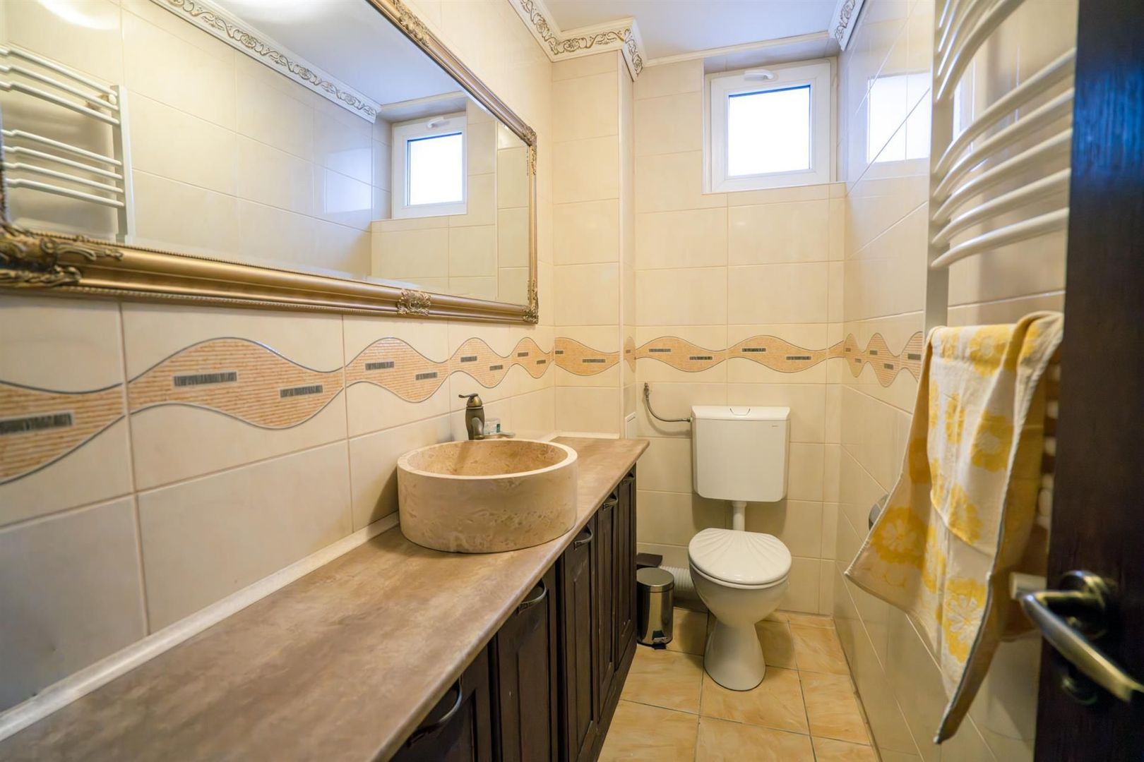 Pensiune cu 12 camere in Baile 1 Mai - Poză 14