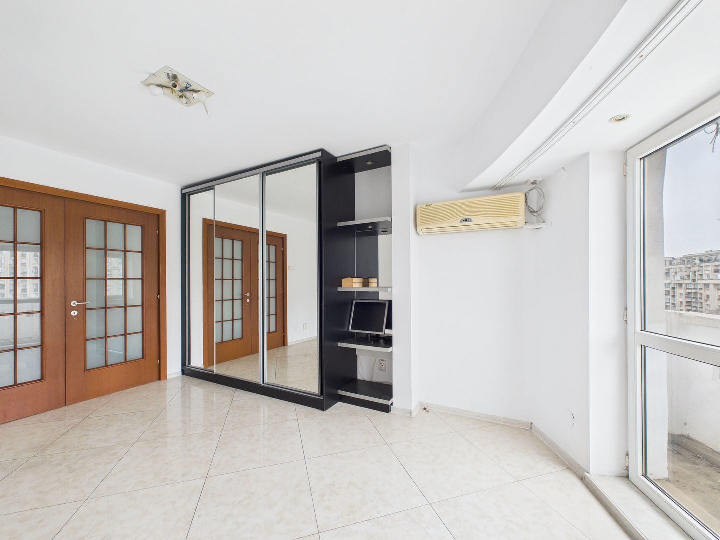Apartament cu 3 camere de vanzare - Spatiu versatil - Rond Alba Iulia - Poză 3