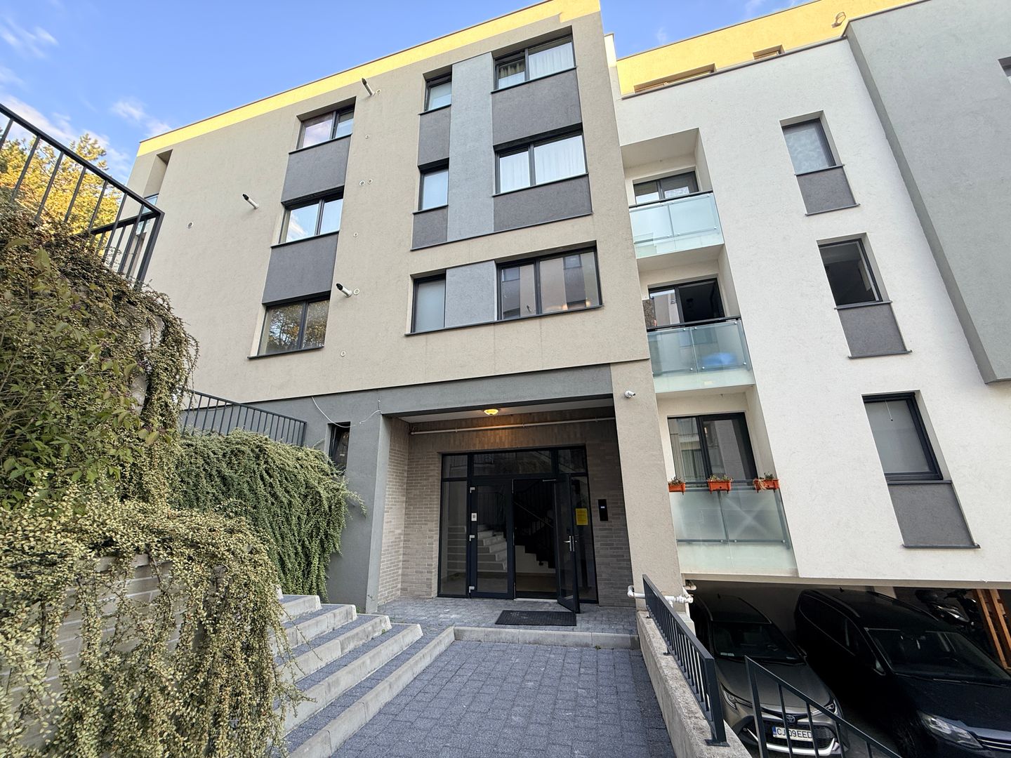 Apartament cu 2 camere de vânzare cu gradina proprie si parcare - Poză 8
